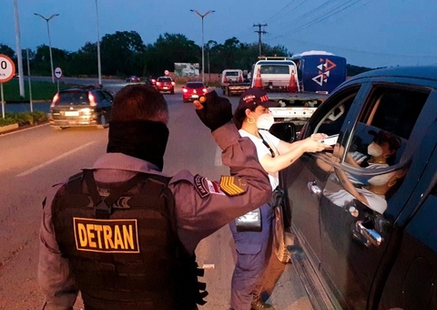 Blitz em ruas e estradas flagram 50 motoristas dirigindo bêbados em Manaus