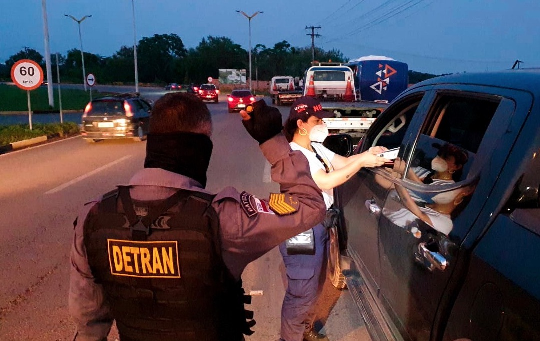 Blitz em ruas e estradas flagram 50 motoristas dirigindo bêbados em Manaus