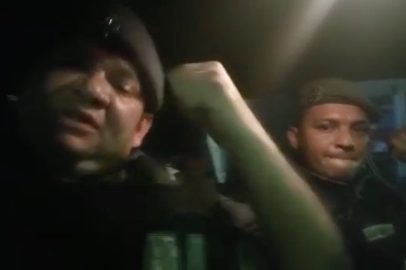 PMs ajudam crianças que passavam fome e eram espancadas em Manaus