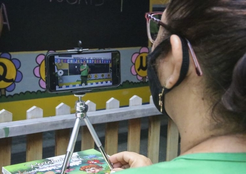 Professores gravam cenas em ambiente escolar para motivar alunos em Manaus