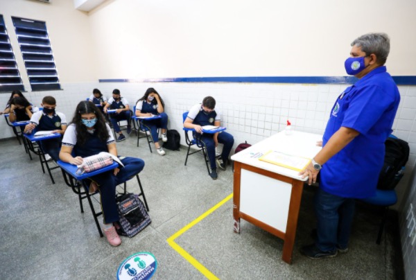 Seduc convoca professores aprovados em seletivo para atuação em Manaus