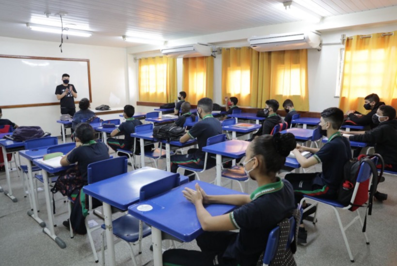 Manaus tem mais de 3,3 mil casos de Covid-19 em profissionais da educação