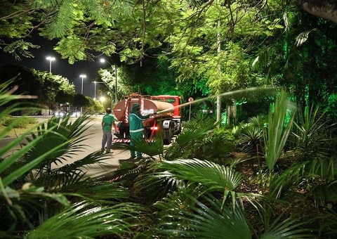 Temperatura elevada em Manaus intensifica serviço de irrigação de jardins