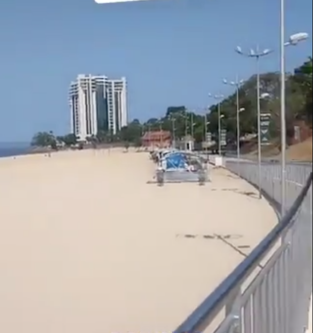 Praia da Ponta Negra fica vazia neste domingo após 2ª interdição; vídeo
