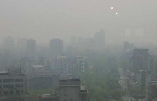 Chuva alaga rua e faz muro de casa desabar em Manaus