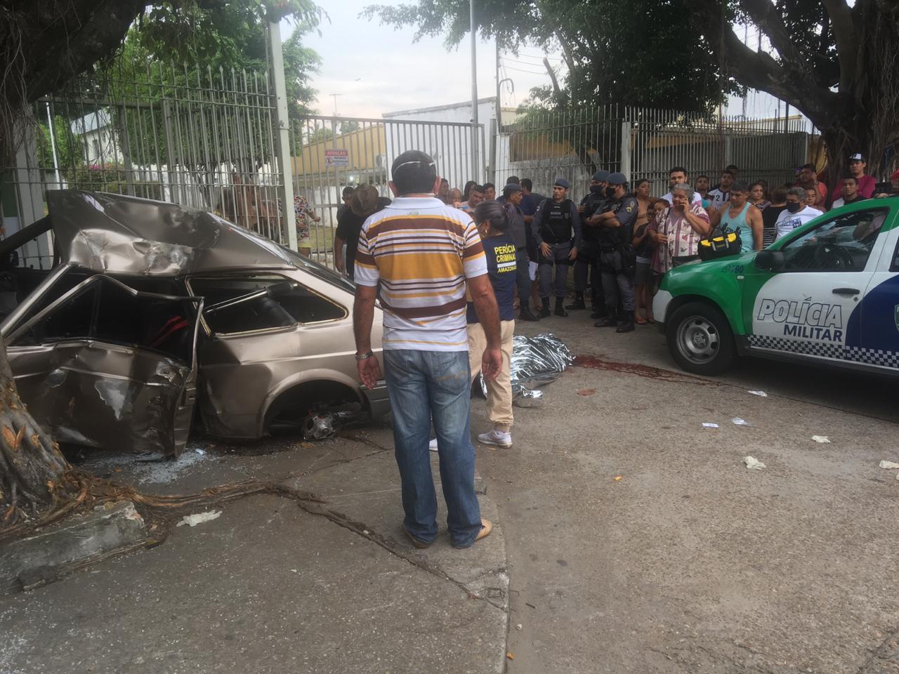 Homem morre após grave acidente em Manaus; carro ficou destruído 