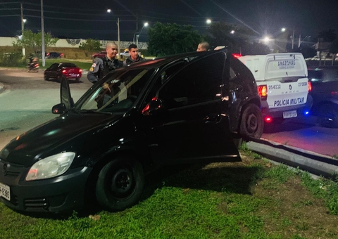 Criminoso causa acidente e foge da PM após realizar assaltos em Manaus