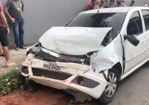 Mulher morre em acidente grave entre carro e ônibus em Manaus