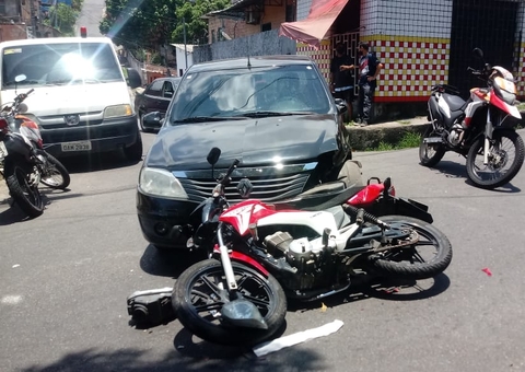 Mulher, dois bebês e adolescente ficam feridos em acidente grave em Manaus