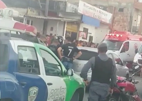 Moto com três pessoas se choca com outra em avenida de Manaus 