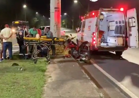Jovem morre ao perder controle de moto e bater contra poste em Manaus