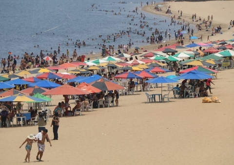 Praia da Ponta Negra é interditada em Manaus após alta em casos de covid-19