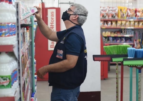 Procon apreende 15 Kg de sabonetes vencidos em supermercado de Manaus