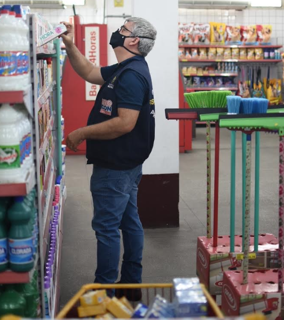 Procon apreende 15 Kg de sabonetes vencidos em supermercado de Manaus