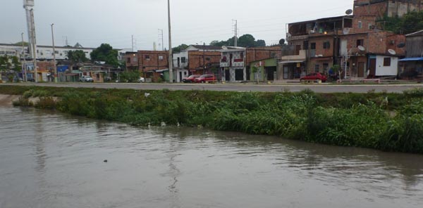 Prosamim paga indenizações e bônus-moradia no Igarapé do Quarenta