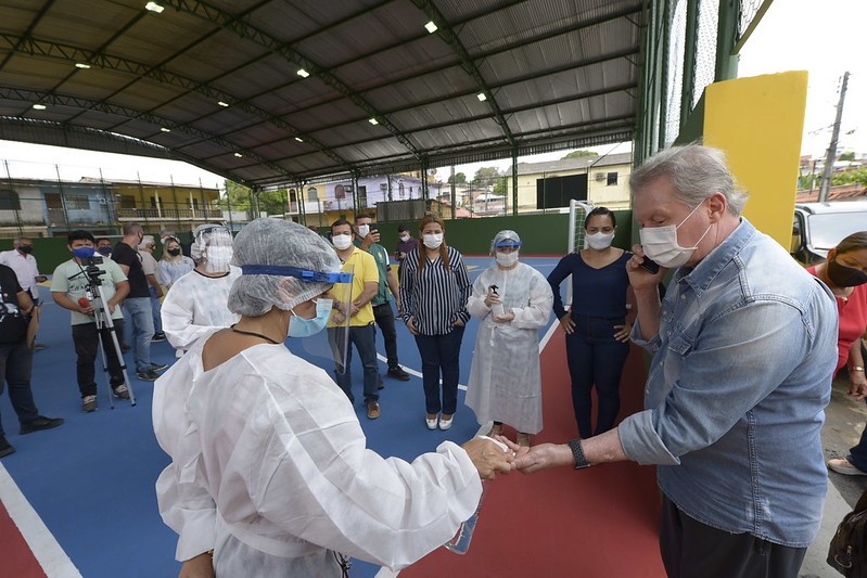 Esporte do bairro Crespo recebe quadra revitalizada em Manaus