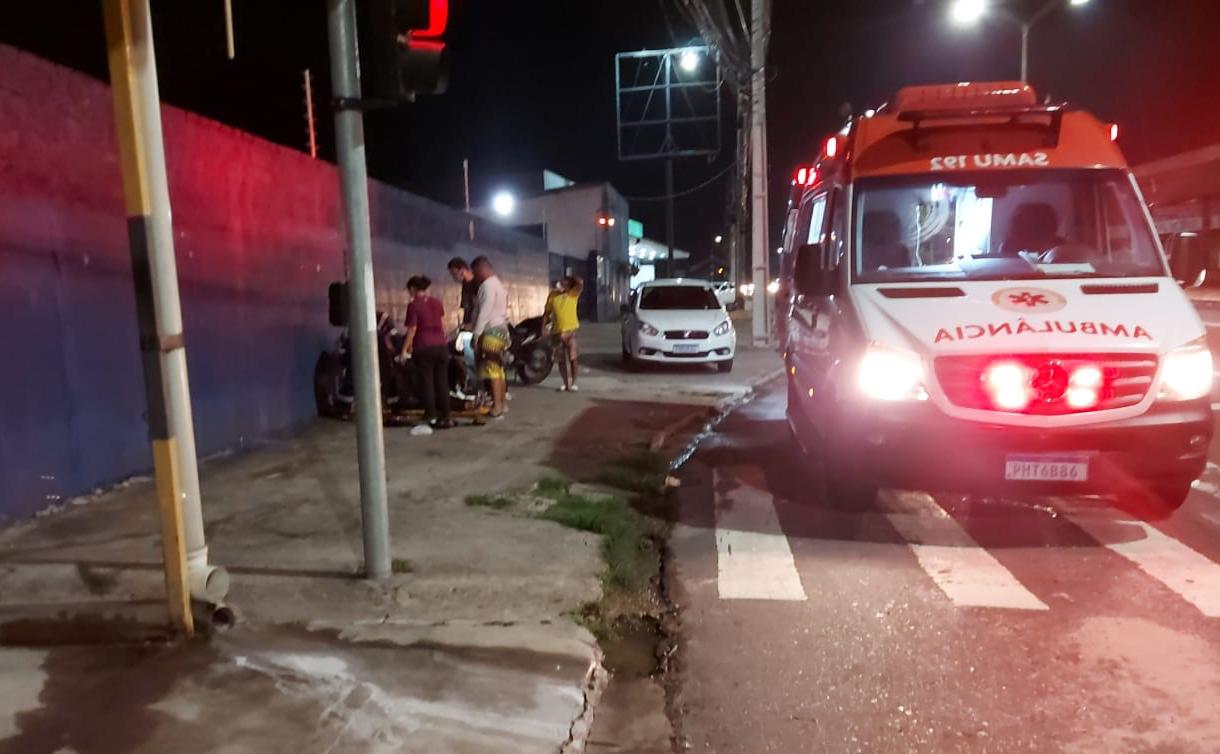 Mulher pula de ônibus para escapar de suposto assalto em Manaus
