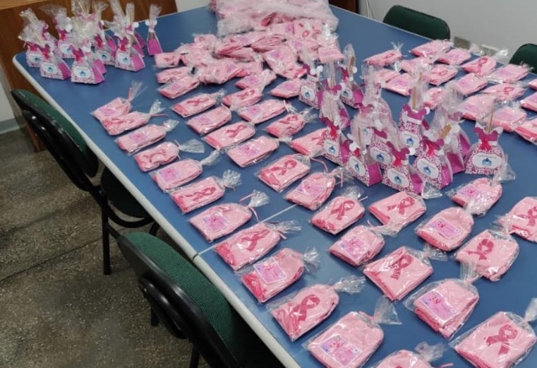 Detentos confeccionam lenços e doam a pacientes da Fundação Cecon 