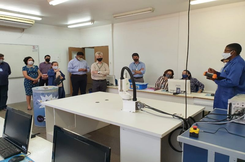 Estrutura de laboratórios da Fucapi recebe visita de equipe da Suframa