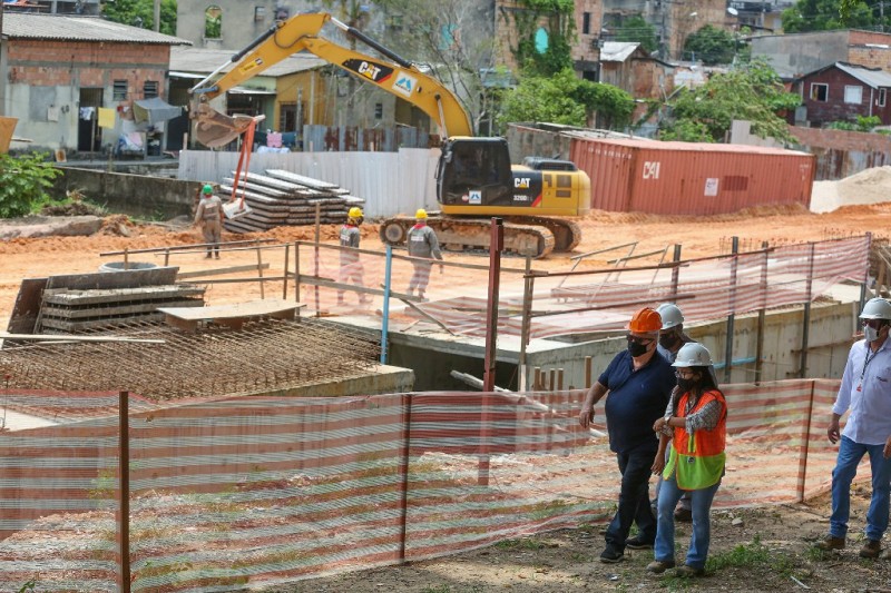 Técnicos do BID visitam obras do Prosamim na zona Sul de Manaus