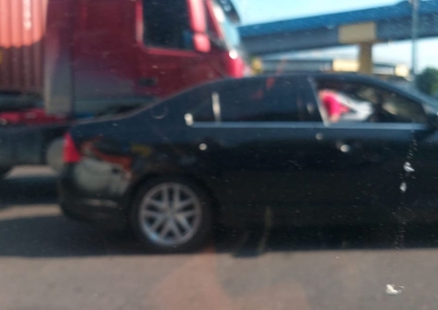 Acidentes em avenidas e ônibus em pane deixam trânsito 'infernal' em Manaus