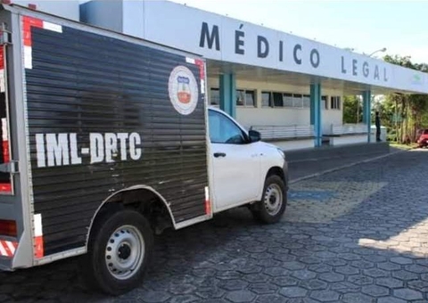 Mecânico morre ao cair de cadeira e bater cabeça na calçada em Manaus