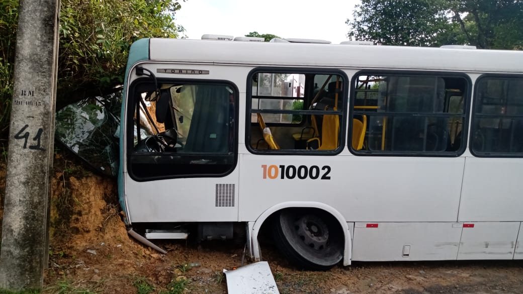 Número de feridos em acidente de ônibus em Manaus sobe para oito; confira 