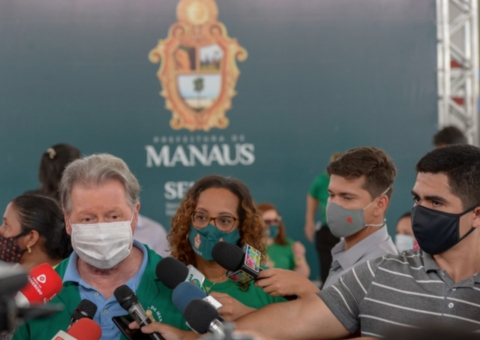 Prefeitura de Manaus anuncia 14º e 15º salários a professores 