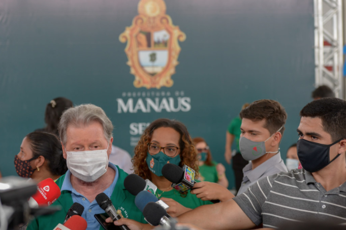 Prefeitura de Manaus anuncia 14º e 15º salários a professores 