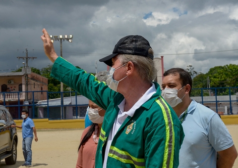 Mauazinho recebe campo de futebol revitalizado do prefeito de Manaus