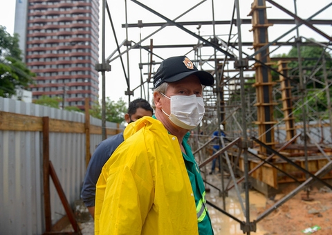 Prefeito de Manaus vistoria plataforma na Constantino e Cime Novo Aleixo