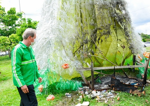 Árvore de Natal da prefeitura de Manaus é alvo de vandalismo