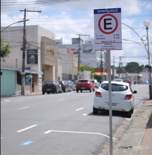 Zona Azul orienta usuários para uso de novo aplicativo em Manaus