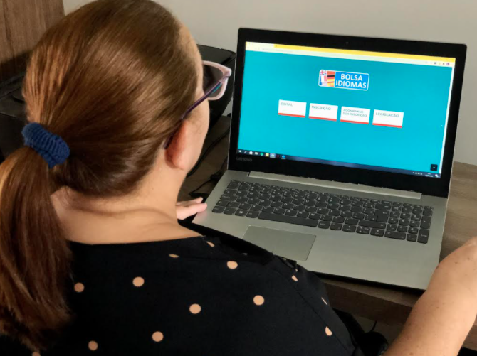 Bolsa Idiomas abre inscrições em Manaus