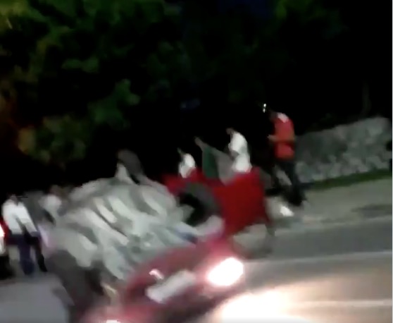 Acidente: Carro capota em avenida de Manaus; vídeo