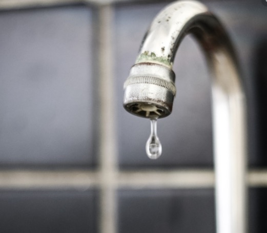 Moradores são surpreendidos com falta de água em Manaus 