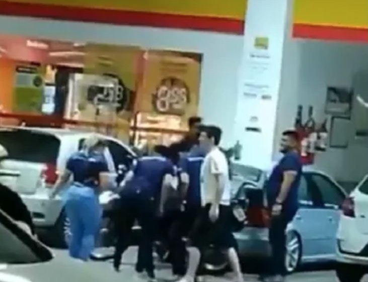 Funcionários do Detran-AM se aglomeram sem máscara após fiscalizações