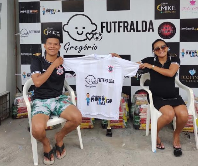 ‘Futfralda’ arrecada leite para crianças de abrigo em Manaus