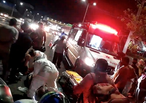 Atropelamento violento deixa dois feridos em avenida de Manaus