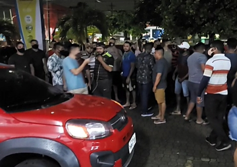 Motoristas brigam no trânsito e confusão vai parar na delegacia de Manaus