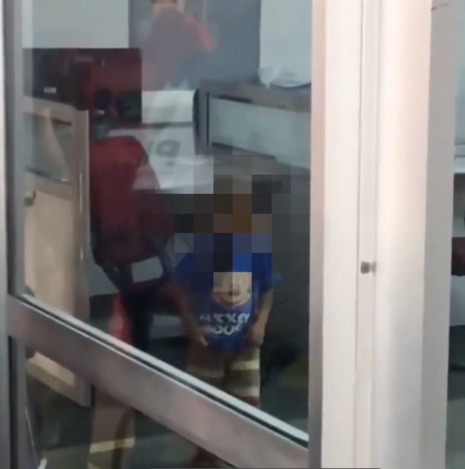 Criança fica presa dentro de agência bancária em Manaus; Vídeo