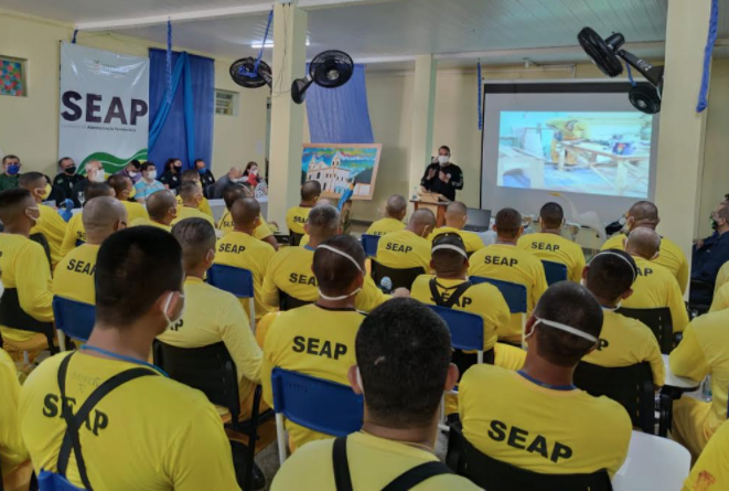 Quase 100 detentos são certificados em cursos profissionalizantes em Manaus