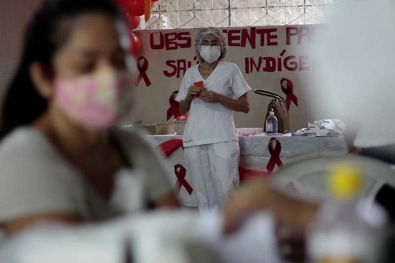 Indígenas têm ação social em alusão ao Dezembro Vermelho em Manaus