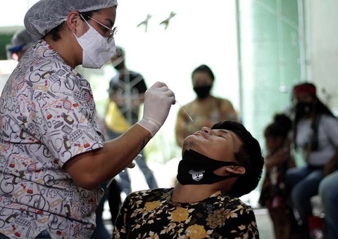 Indígenas têm ação social em alusão ao Dezembro Vermelho em Manaus