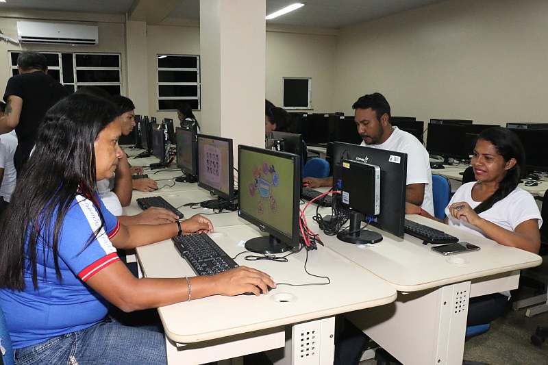 Educação de Jovens e Adultos reduz tempo de escolarização dos estudantes