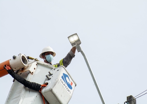 Até fim de dezembro, Manaus deve ser 100% iluminada por LED