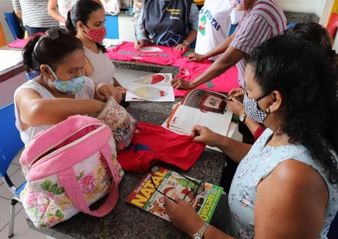 Centro de Convivência em Manaus oferece cursos de enfeites natalinos