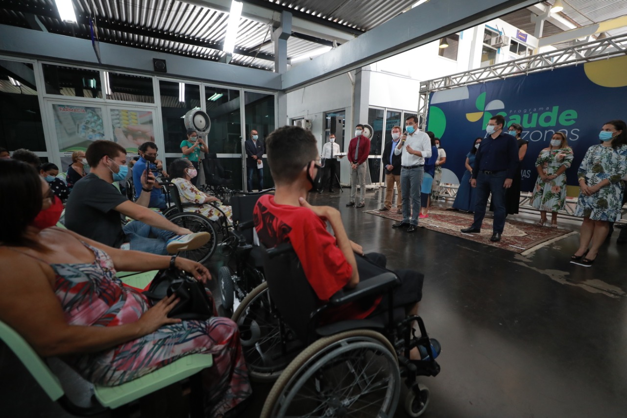 Policlínica recebe equipamentos para pacientes com deficiência em Manaus