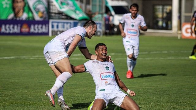 Manaus goleia Novorizontino por 5 a 0 no estádio Ismael Benigno