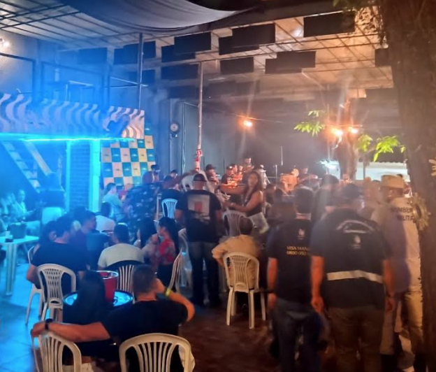 Estabelecimento é fechado por causar aglomeração em Manaus
